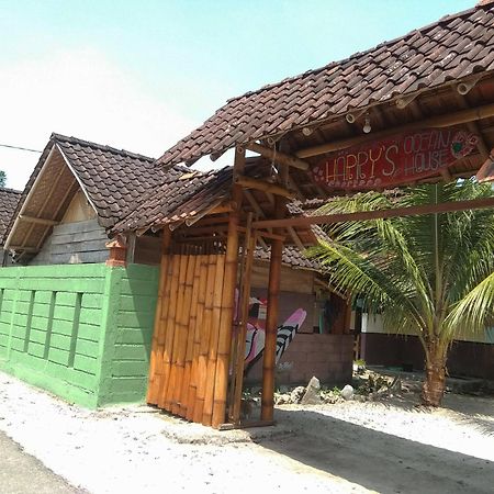 Harry'S Ocean House Watukarung Homestay Kalak Exterior photo