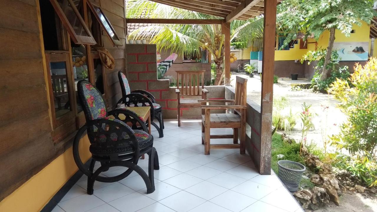 Harry'S Ocean House Watukarung Homestay Kalak Exterior photo
