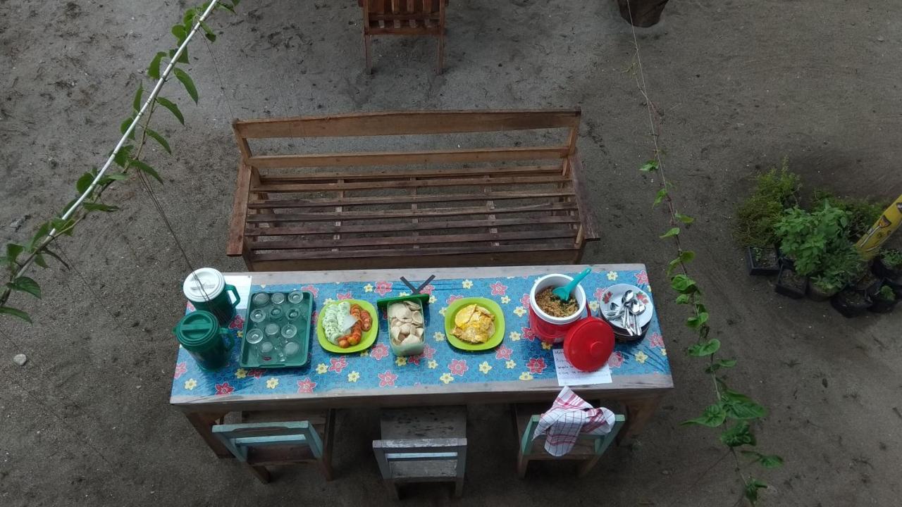 Harry'S Ocean House Watukarung Homestay Kalak Exterior photo