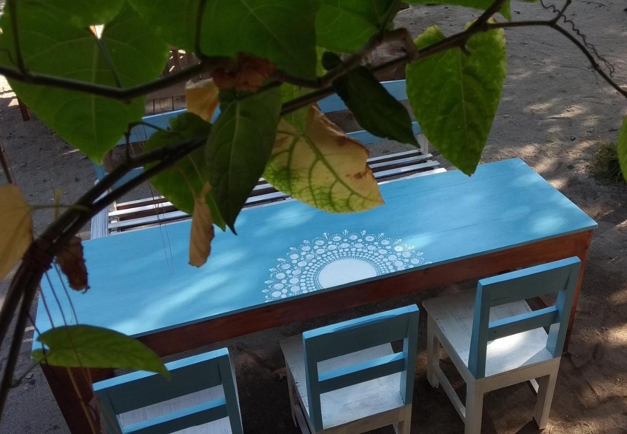 Harry'S Ocean House Watukarung Homestay Kalak Exterior photo