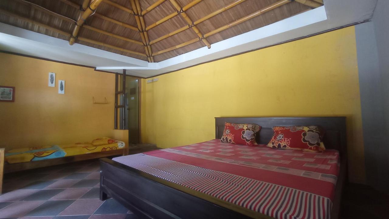 Harry'S Ocean House Watukarung Homestay Kalak Exterior photo