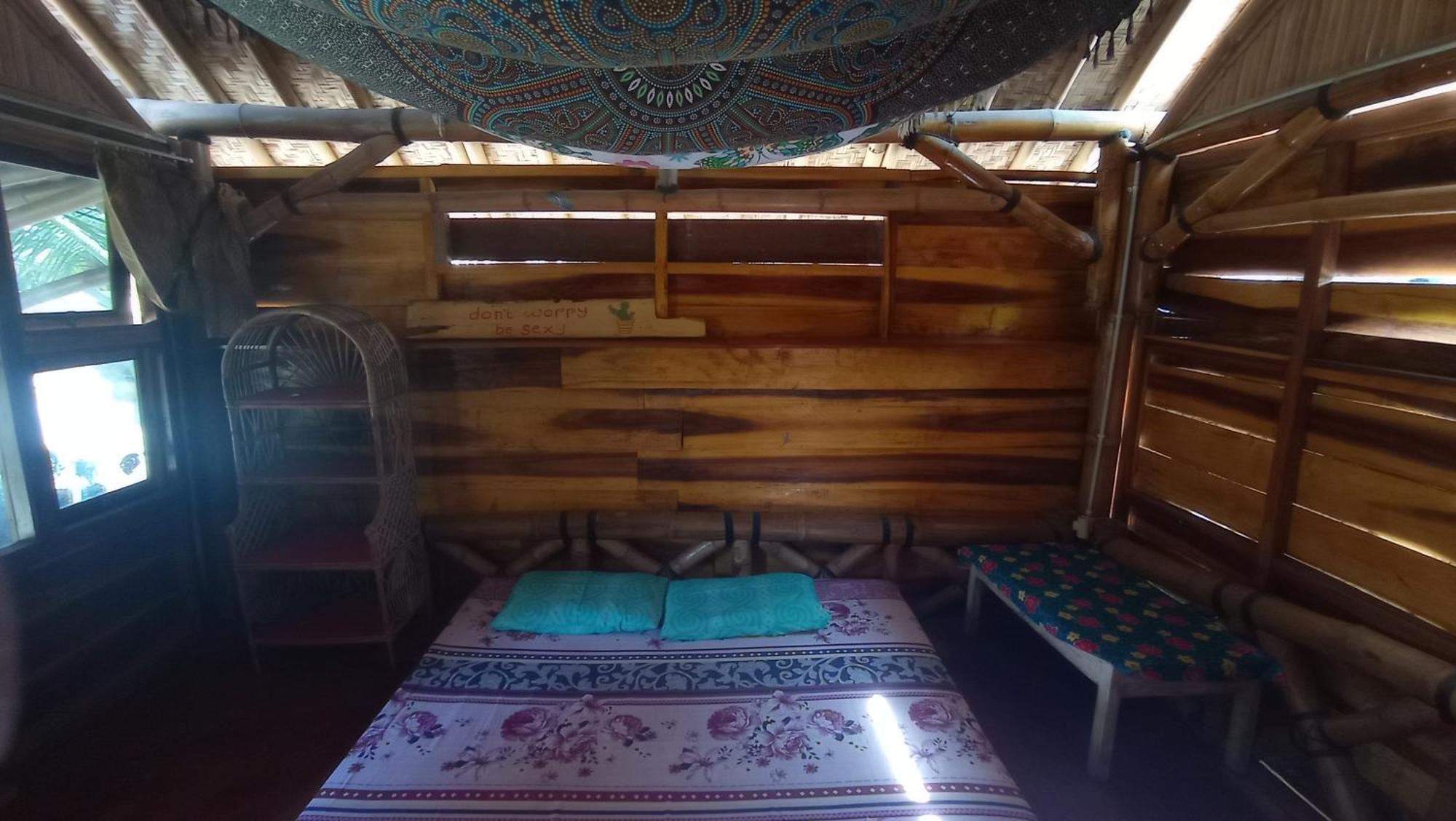 Harry'S Ocean House Watukarung Homestay Kalak Room photo