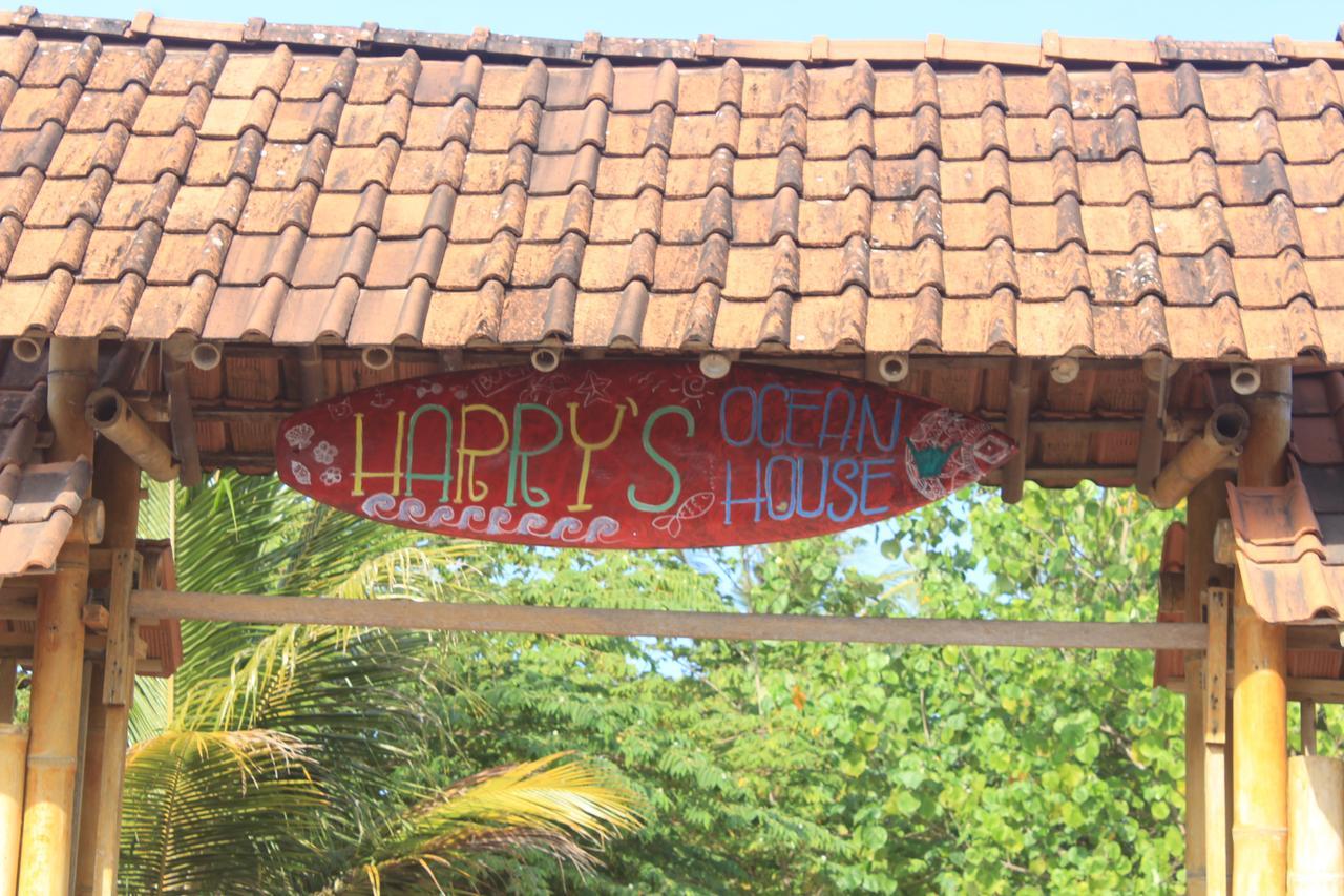 Harry'S Ocean House Watukarung Homestay Kalak Exterior photo