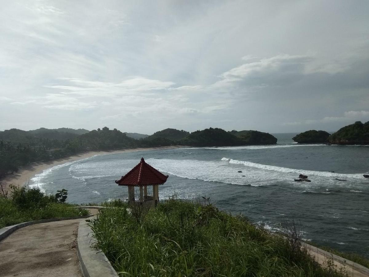 Harry'S Ocean House Watukarung Homestay Kalak Exterior photo